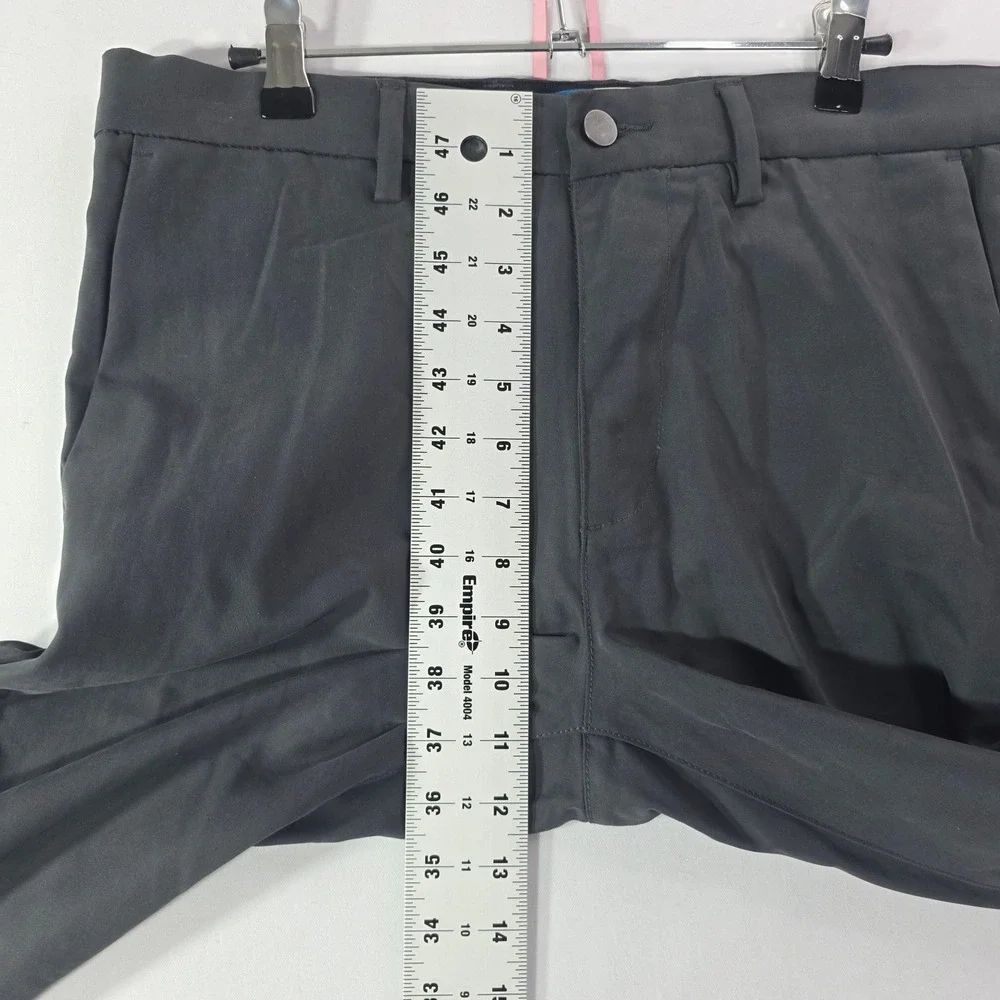 Old Navy Ultimate Tech Slim Built-In Flex Pants Mens 32x29 Gray NWT